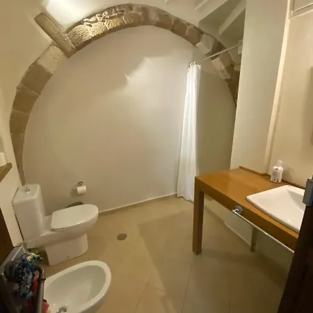 Luxury Townhouse In Historical Center With Expansive Sea Views *