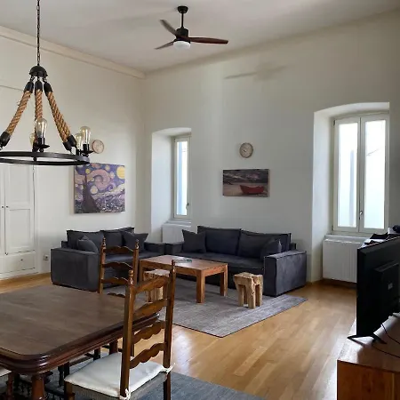 Luxury Townhouse In Historical Center With Expansive Sea Views *